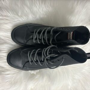 Hunter Men's Explorer Desert Boots, size 11, never worn.